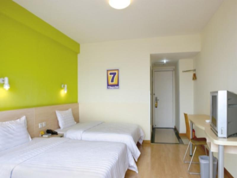 7 Days Inn Guangzhou Tianhe Yantang Metro Branch Esterno foto